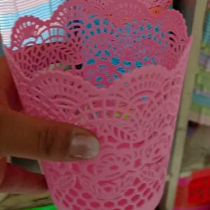 3 UNIDADES DE PORTA LAPICES FLOREROS ETC.