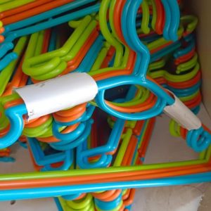 3 SET COLGADORE PARA ROPA 6 UNIDADES CADA UNO